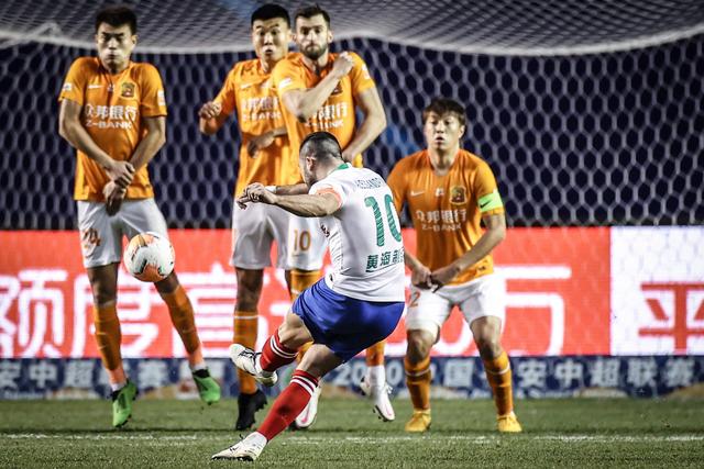 足协杯战报：国安2-1逆转大连，贾非凡与张玉宁各进一球